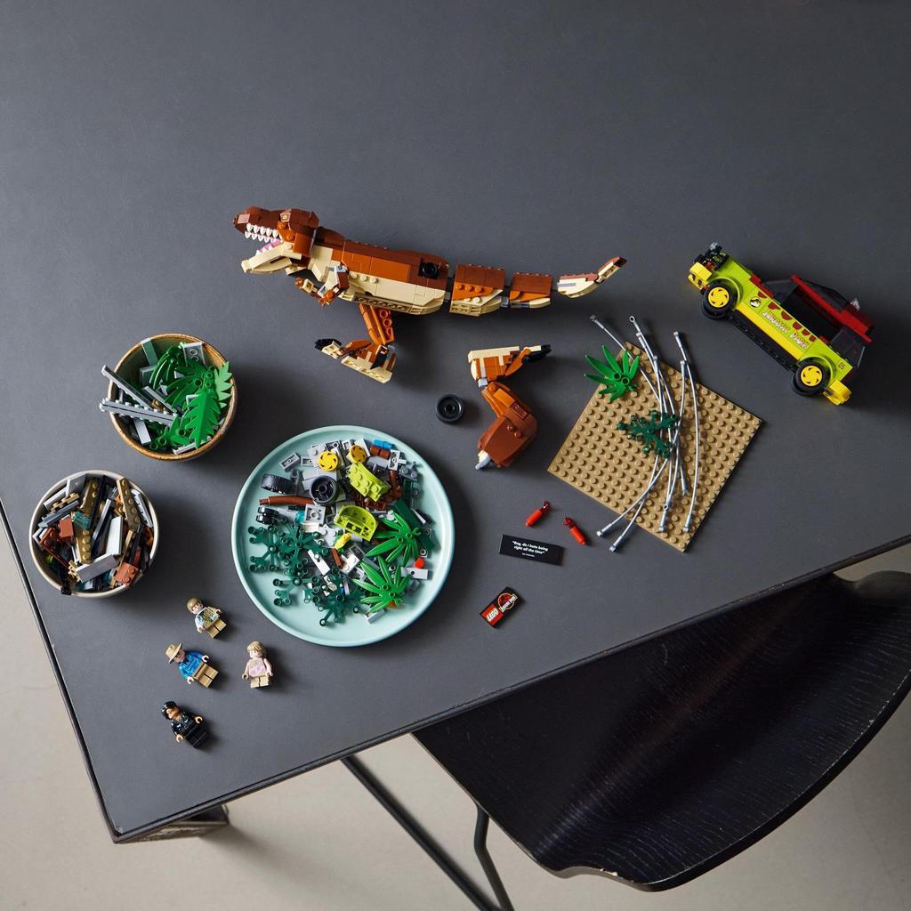 LEGO Jurassic World T-Rex Rampage Prezent Urodzinowy 76956 Klocki Zabawka Prezent Dinozaur dla Chłopców, Dziewczynek i Dorosłych