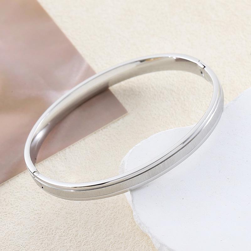 Elegant Frosted Stainless Steel Buckle Bracelet - Non-fading Titanium Steel