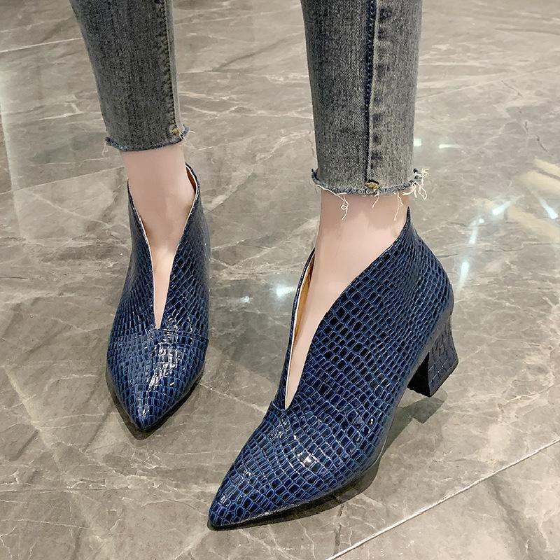 V-mouth short women's autumn and winter new European and American fashion pointed embossed thick heel Martin Women's