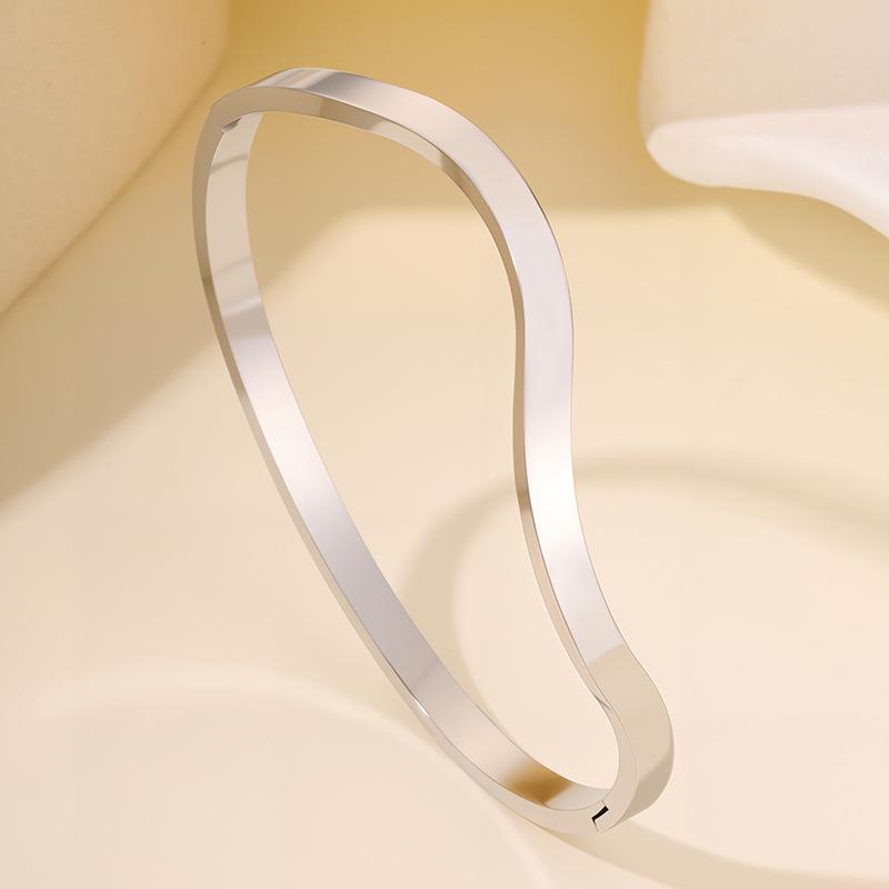 Titanium Steel , Electroplated Twist , Girls' Advanced Sense, Simple and Non-fading High-end Jewelry