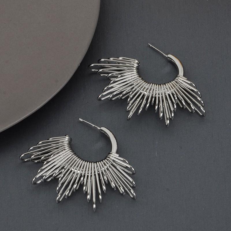 Minimalist Geometric Metal Stud Earrings Women Elegant Gold Tone Lightweight Daily Wear
