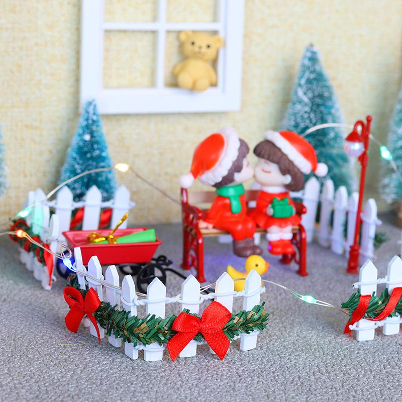 4Pcs/set 1/12 Dollhouse Mini Wooden Fence Model Doll Home Christmas Day Scene Decor Dolls House Micro Garden Courtyard Decor Toy