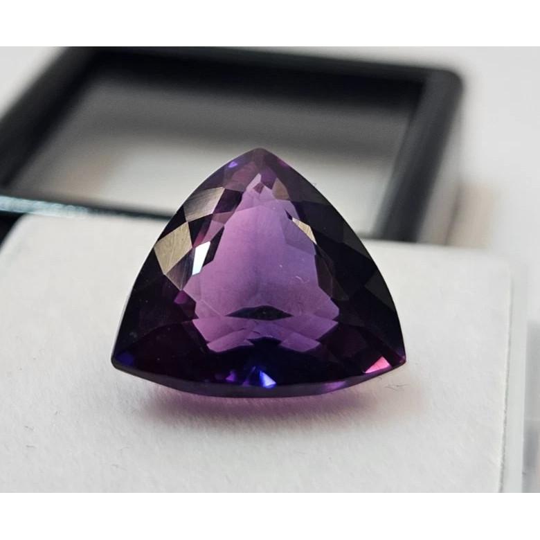 Alexandrite Color Changing 8-9 Ct Trillion Cut Beautiful Certified Gemstone