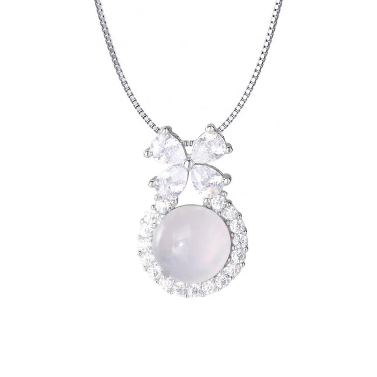 2026 Ледяной Прозрачный Белый Халцедон Кулон Ожерелье Женское Агат Изысканный Легкая Роскошь Премиальное Ощущение Маленькая Ароматная Ключичная Цепочка 45CM