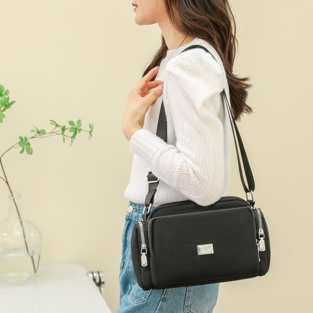 

Multi-Layer Mommy Bag Multi-Pocket Large Capacity Shoulder Bag Nylon Crossbody Bag Streetwear темно-зелений колір