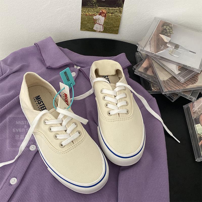 You can step on the heel and half-drag canvas shoes. Women wear white shoes. Women are versatile and pedal lazy shoes 518.