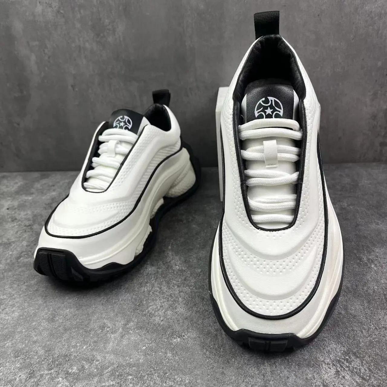 

Модная повседневная мужская обувь 2024 Новые кроссовки Корейская версия Модная универсальная обувь с маленькими белыми туфлями для мужчин Обувь на платформе для бега Tenis 44 чёрный