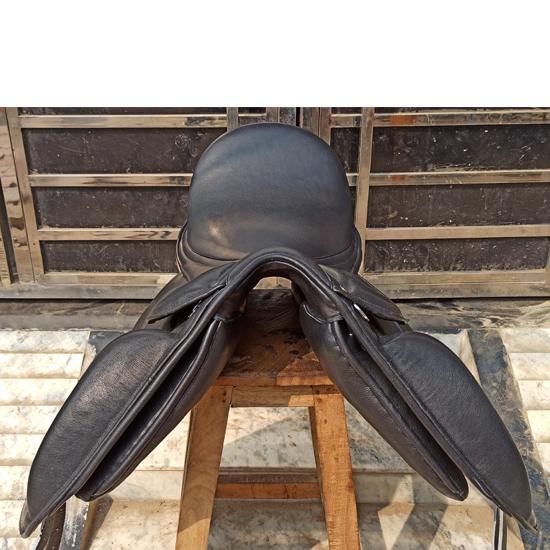 Leder Dressursattel Monosattelblatt mit wechselbaren Kopfeisen – Elegantes Cantle-Design