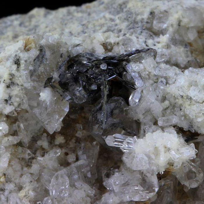 Pierres et Minéraux. Brookite. 970.0 ct. Jarrier, Maurienne, Savoie, France.