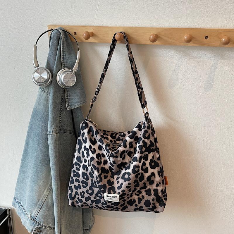 Popular Leopard Print Bag Women's New Large-capacity Commuter Shoulder Bag Niche Retro Messenger Bag