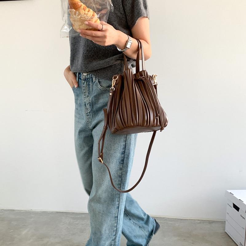 

Сумка-ведро из мягкой кожи с плиссировкой, логотип, нишевый дизайн, текстура, сумка-мессенджер, женская портативная наплечная сумка абрикосовый