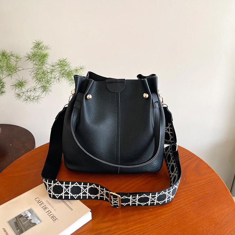 

Summer solid color atmospheric women s daily commute practical foreign style versatile portable shoulder messenger bag women чёрный