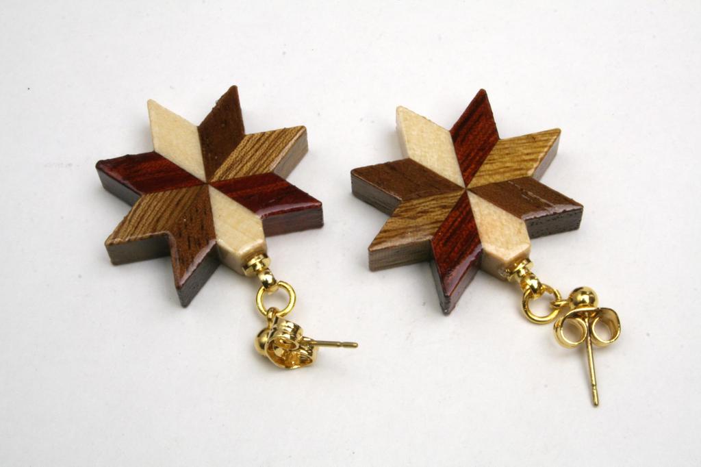 Parquet earrings F by Hakone Maruyama Bussan