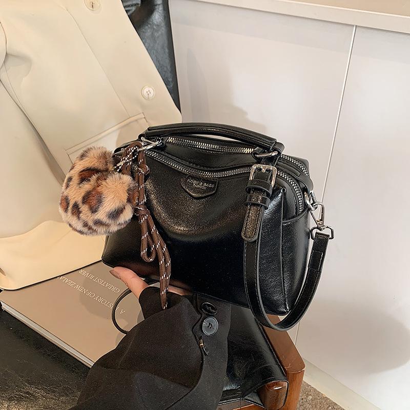 Retro Fashion Women's Bags, New Autumn and Winter Handbags, High-end Textured Commuter Messenger Bags