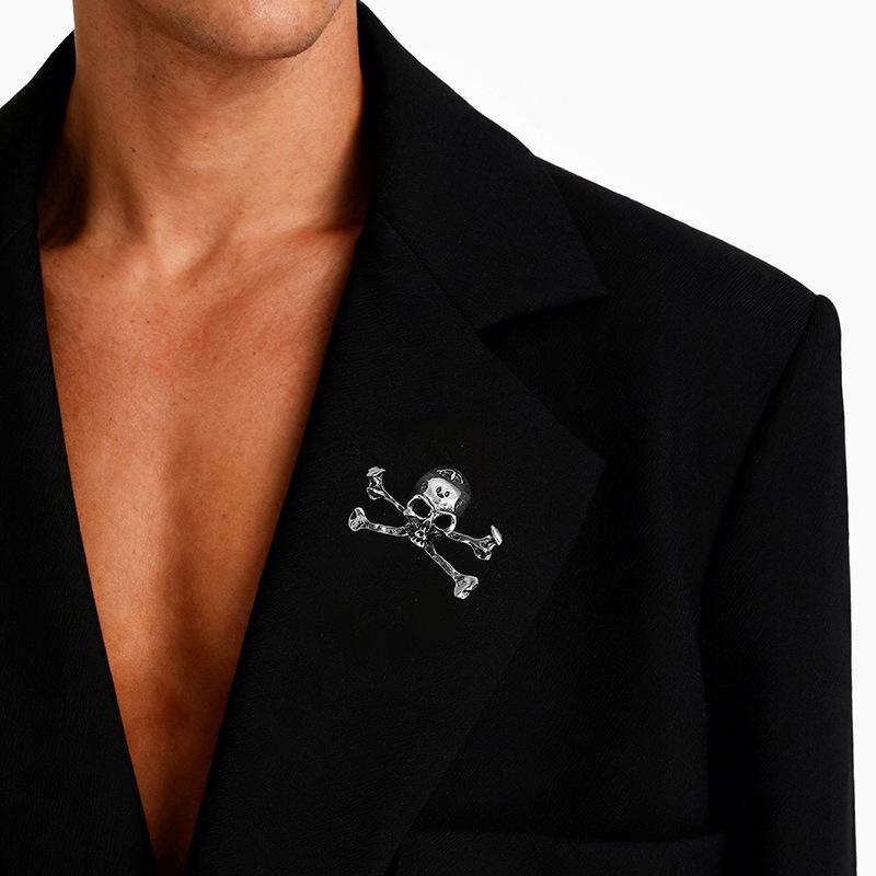 Skull And Crossbones Lapel Pin Punk Alloy Brooch Anti-fade Enamel Pin for Jacket Hat Bag Daily Outfit Accessories