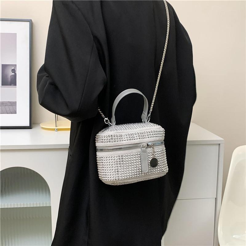 Chic Minimalist Handbag For Women Stylish Fall Bucket Bag With Chain Strap In Black Gray Silver