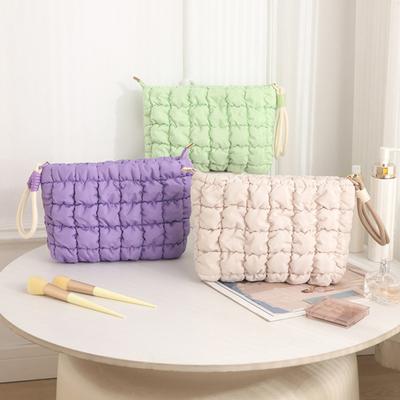 Trousse de Maquillage Rembourrée pour Femmes Grande Capacité Matelassée Pochette Cosmétique Couleur Unie Organisateur de Maquillage Pochette pour Voyage Vacances Déplacement Professionnel