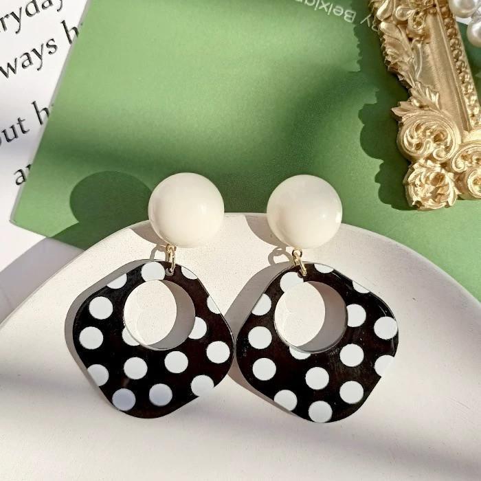 Hong Kong Style Retro Polka Dot Earrings: Playful Red Ear Clips for Girls and Women