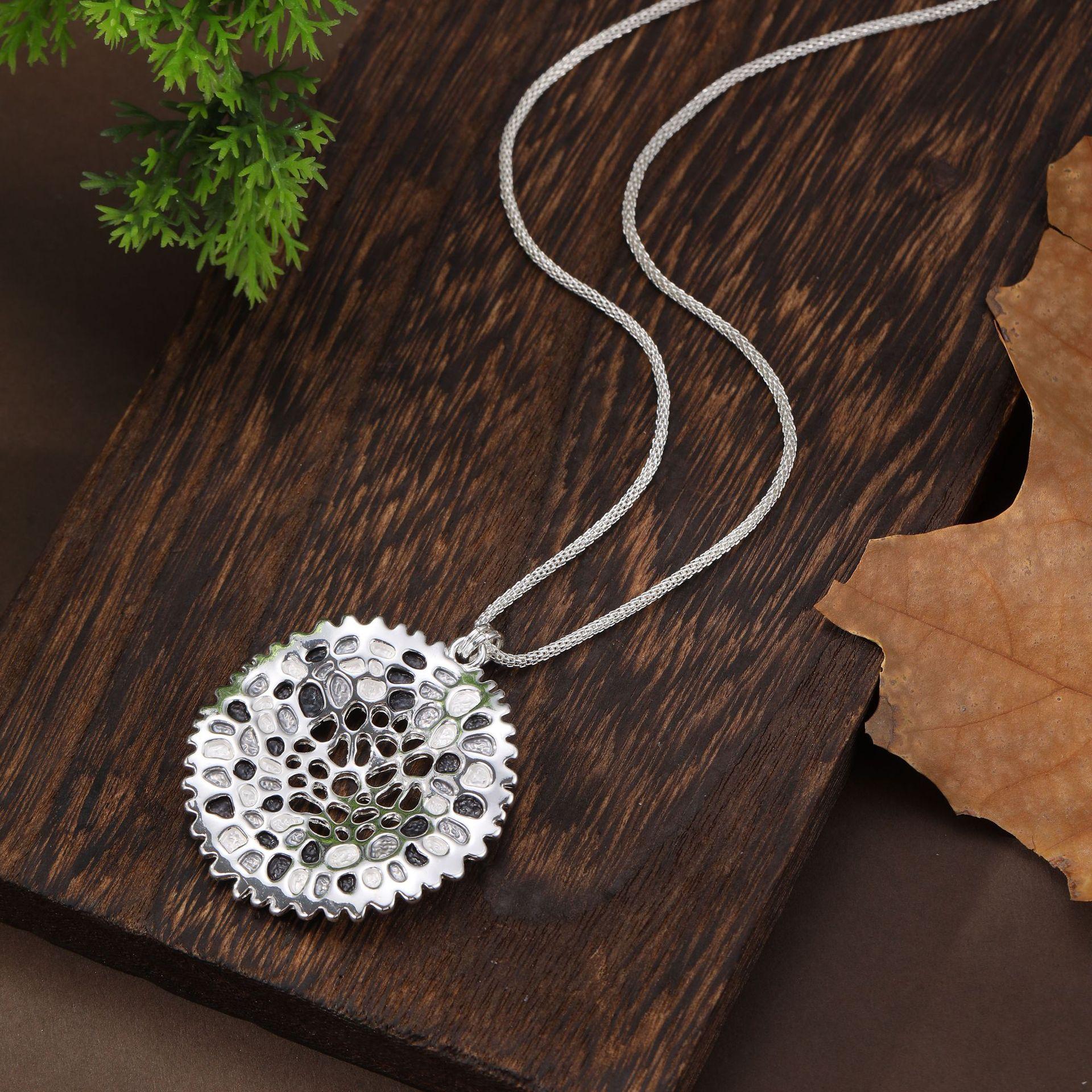 

Новый эмалевый цвет круглый кулон в виде листа шипа женское преувеличенное круглое лист высококачественное ожерелье