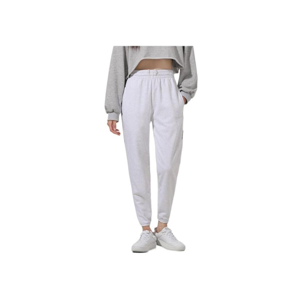Nike Swoosh Fly Standard Issue Einfarbige Jogginghose mit Kordelzug Damen Unterteile Grau Weiß DA6466-051