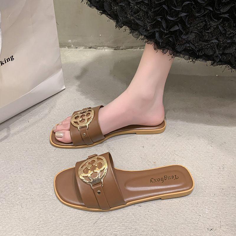 High-value new flat-bottomed seaside cool slippers 2025 summer Internet celebrity versatile one-word slippers women's wear