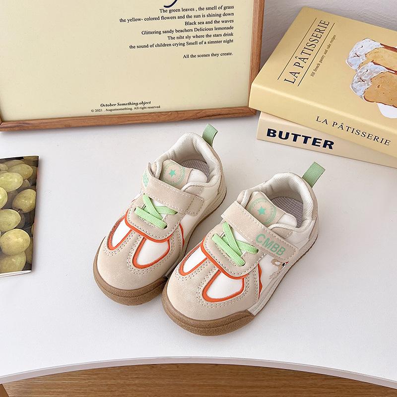 Girls shoes autumn 2025 new super fire children's sports shoes silver girls moral training shoes women's treasure casual board shoes