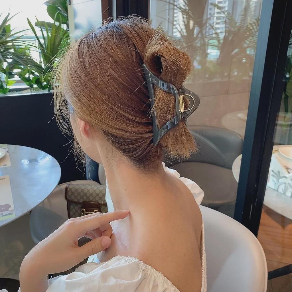 Elegantní velká trojúhelníková spona do vlasů - Šik korejský vlasový doplněk