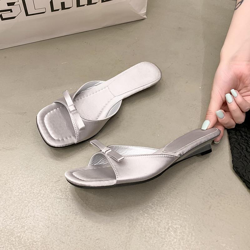 

Large size summer new low-heeled outer wear bow fashionable high-value high-end cool slippers women 42 серебряный