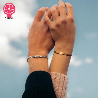 Edelstahl Gebogenes Armband mit Gravierten Familiennamen - Personalisiertes Weihnachtsgeschenk Schmuck