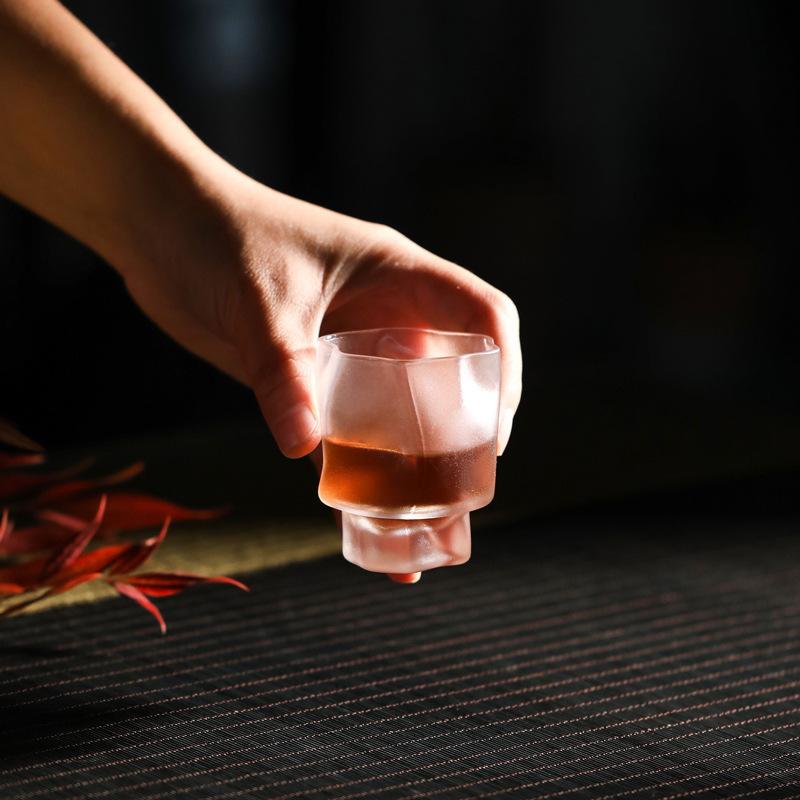 Mini tasse en verre à whisky de 70ml, gobelet à vin d'art irrégulier japonais, tasse de styliste, tasses à saké en cristal givré, verre à Shot, livraison directe