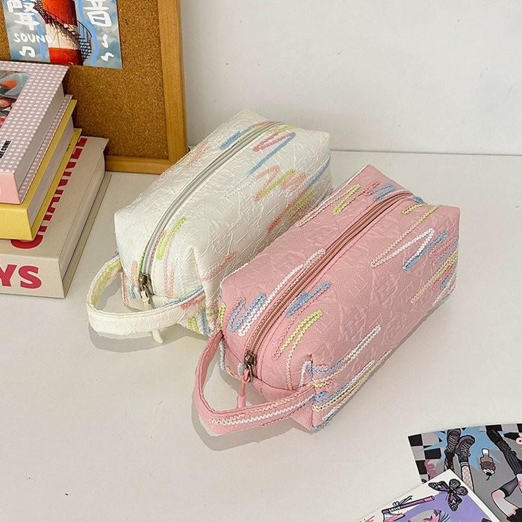 Stylish And Spacious Summer Checkered Makeup Bag Cute Portable Travel Handbag