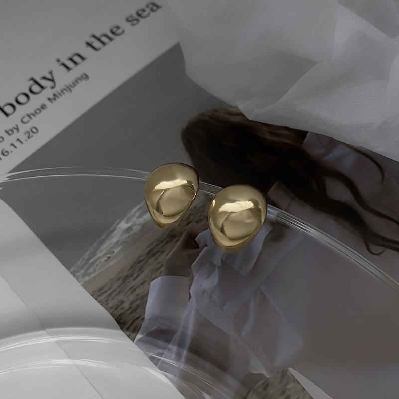 Small Doudou stud earrings in Dongdaemun, South Korea, personalized simplicity, water drop earrings, temperament earrings.