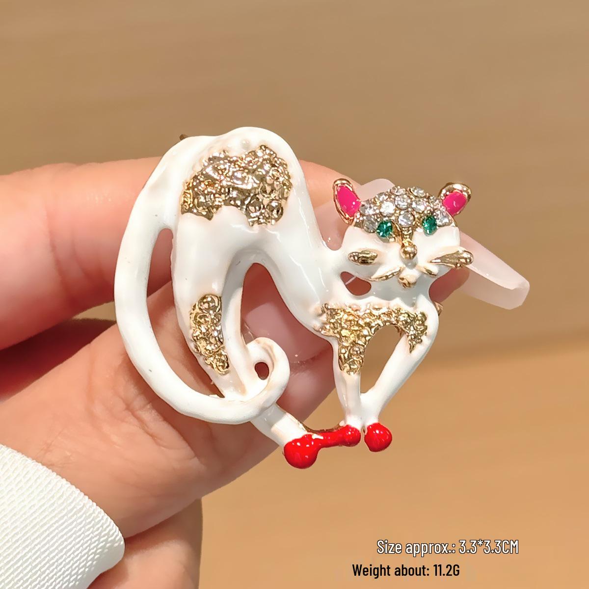 

Очаровательная брошь в виде кошки: Дизайн милого котенка высокого класса для женщин