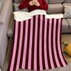 Coperta in Flanella a Strisce Bordeaux Calda Morbida Halloween Natale Divano Caldo Accogliente Decorazione Decorativa Regalo per Tutte le Stagioni