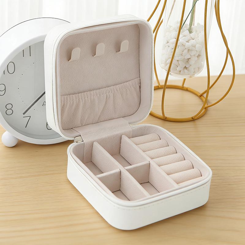 Bilezikler, Küpeler, Yüzükler ve Çiviler İçin Basit ve Taşınabilir Seyahat Takı Saklama Kutusu