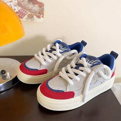 Nischen-Skateboardschuhe im Hongkong-Stil für Damen, neue Herbst-Studenten-Dickseil-Brotschuhe, trendige lässige Sport-Board-Schuhe