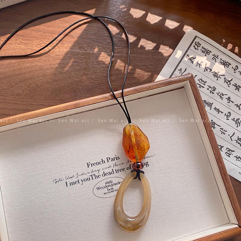 Autumn and winter Maillard coffee color smudge long necklace sweater sweater chain accessories