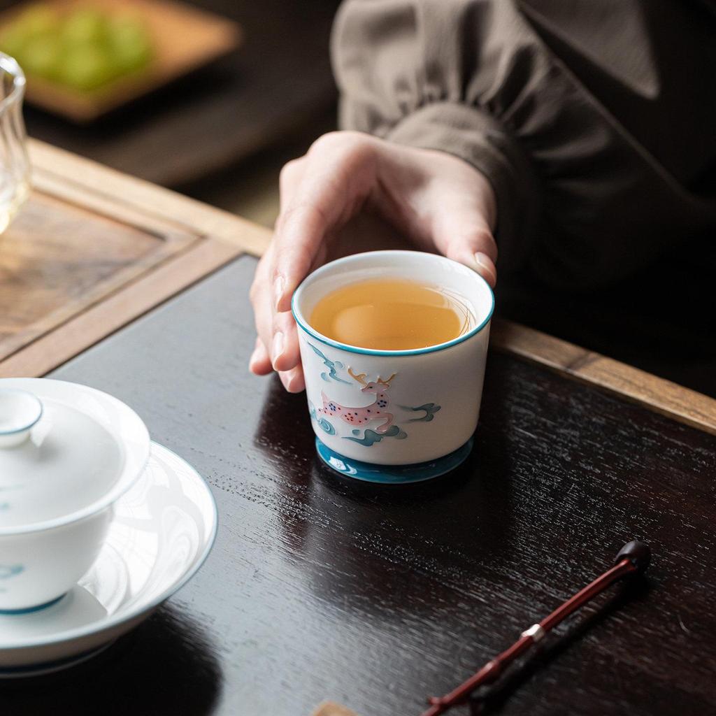 Guanlan Ceramic Auspicious Clouds Large Master Cup - Plum Blossom Deer Kung Fu Tea Tasting Set