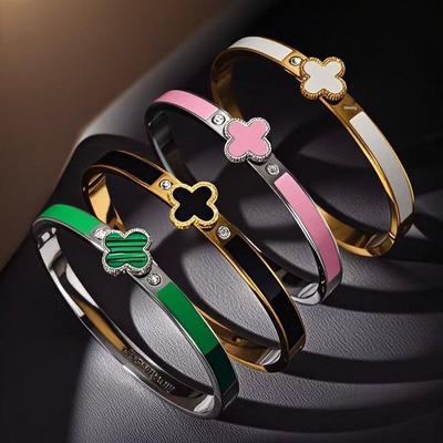 Bracciale in Acciaio al Titanio Quadrifoglio con Intarsi di Diamanti - Dettagli in Resina, Acciaio Inossidabile, Gioielli Resistenti al Colore per Donna