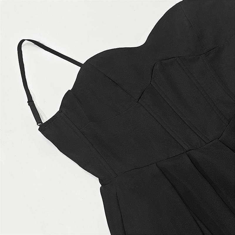 Herbstliches Kleid mit schwarzen Trägern im französischen Stil: Elegant, Taillenbetonend, Tiefes V Sexy Design