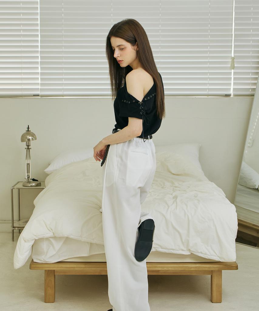 Yuseuteule Slit T-Shirt (Black)