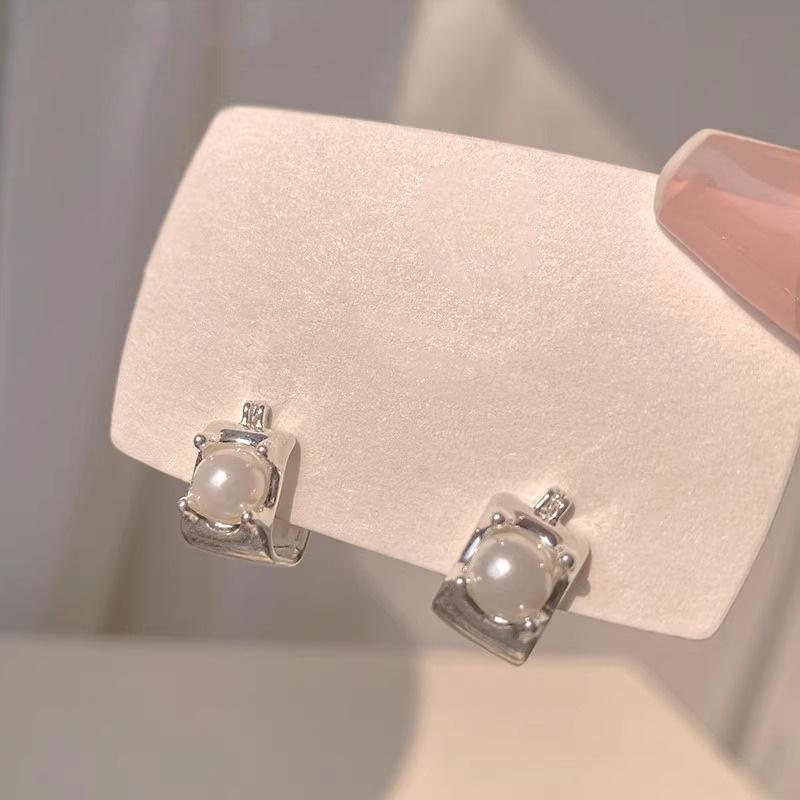 

Геометрические искусственные жемчужины серьги-гвоздики пряжки женские легкие роскошные темпераментные металлические серьги для поездок на природу осень и зима