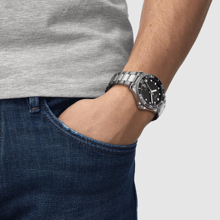 TISSOT Starfish Collection Quartz Movement 300 meter Water Resistance Men's Watches Watch 40mm Black Dial T120.410.11.051.00