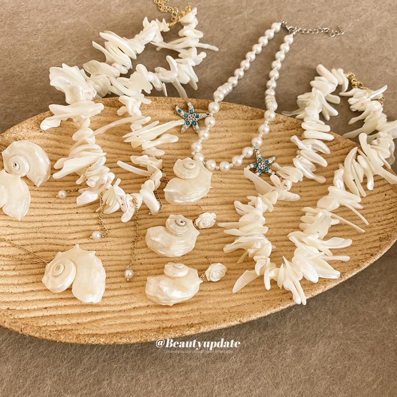 Bohemian shell pearl necklace earrings set, new holiday style niche design jewelry women