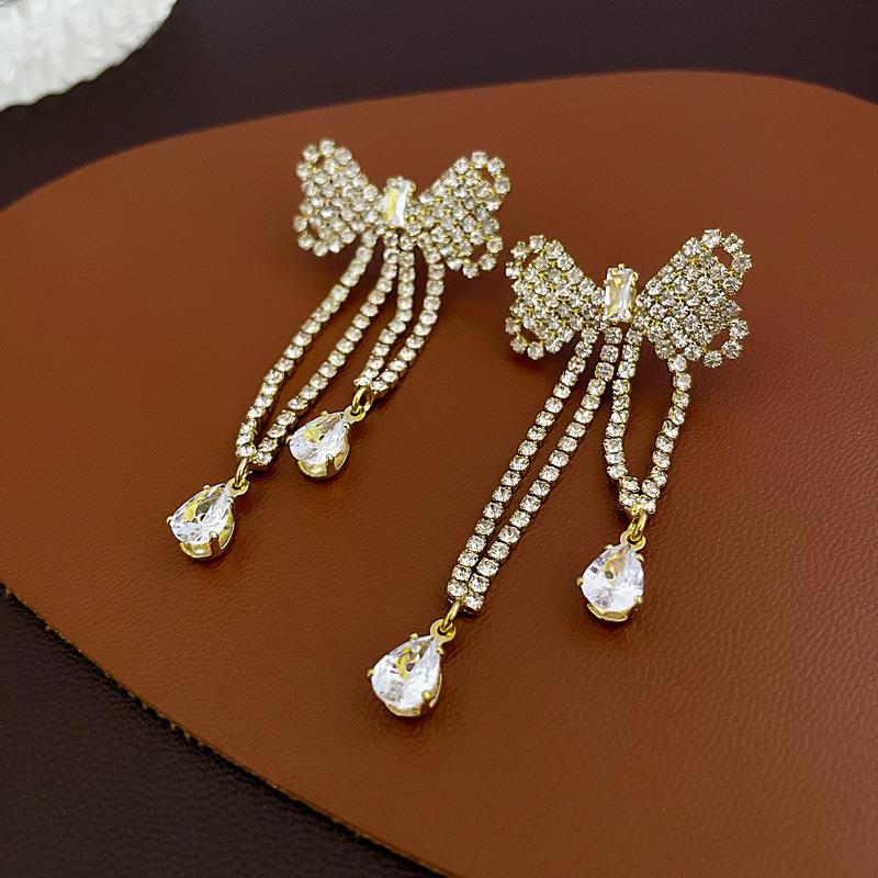 S925 Silver Needle Rhinestone Tassel Earrings - Exquisite Long Claw Chain with Colored Diamonds, European & American Style