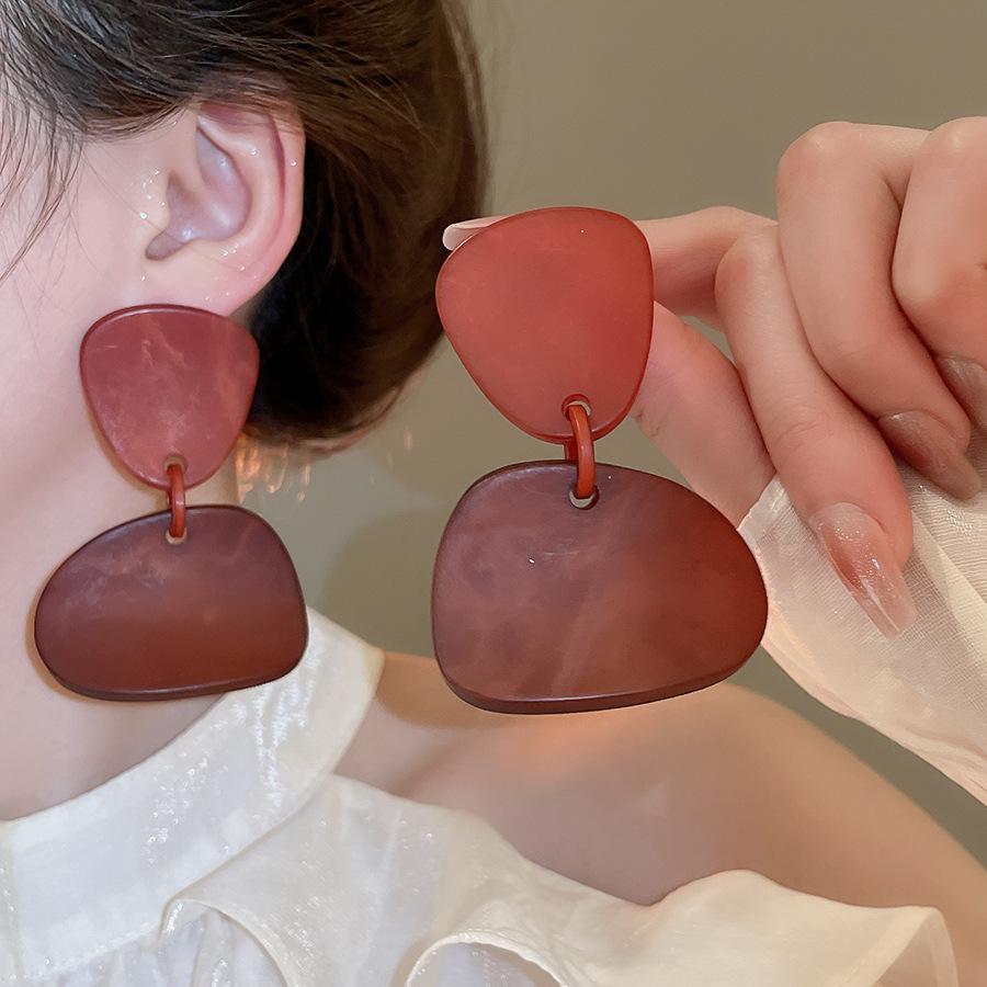 French Retro Silver Needle Round Flat Round Resin Fringed Earrings Light Luxury High-end Earrings Versatile Earrings