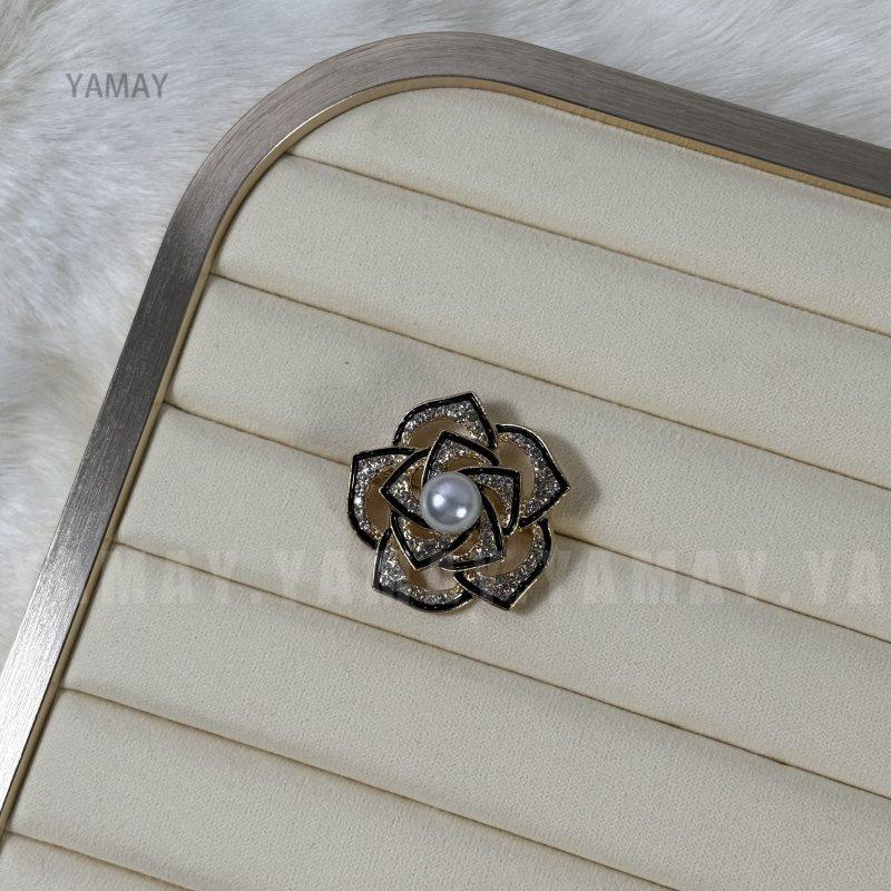 Брошь Камелия, Изысканный и Нишевый Дизайн для Женщин Черный Французский Цветок на Грудь с Высококлассным Ощущением Аксессуар-Игла для Костюма