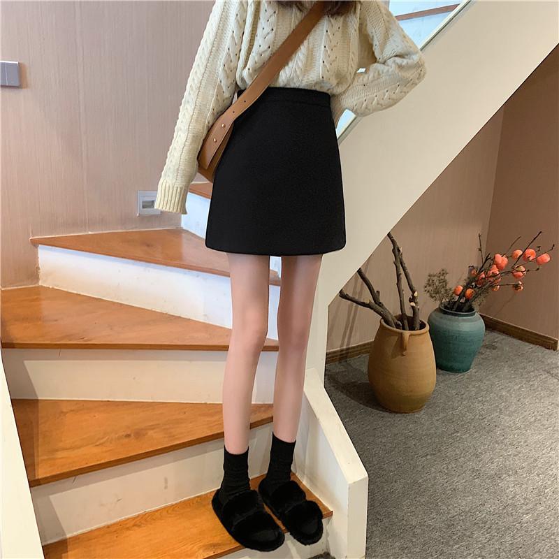 2026 Autumn/Winter Women's High-Waisted Black A-Line Hip-Hugging Korean Style Short Skirt