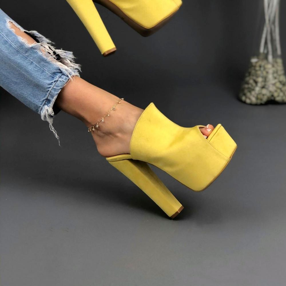 

Женские желтые замшевые тапочки на каблуке