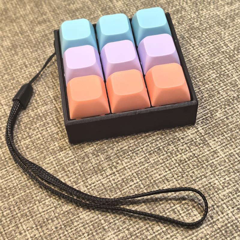 

[Y]9Keys Portable Keyboard Clicker Fidget Keychain Set Buttons For Sensory Stress Relief Ideal For Office Travel Toy Bag Pandent